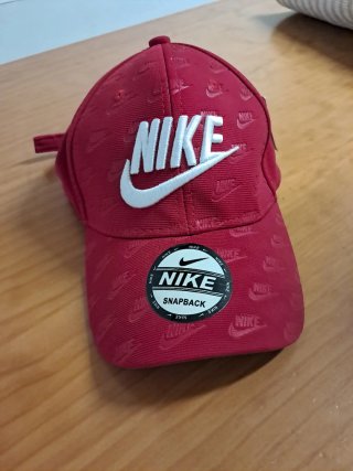 Gorra SnapBack Nike Roja
