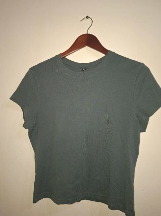 Camiseta corta entallada verde