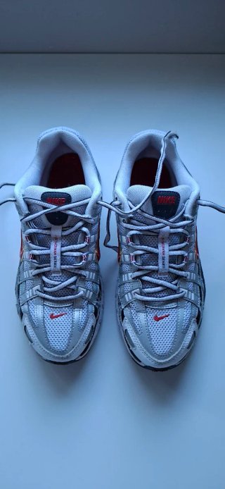 Zapatillas Nike P-6000 Plateadas y Rojas