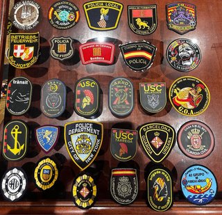 Colección de 25 Parches Policiales y Militares