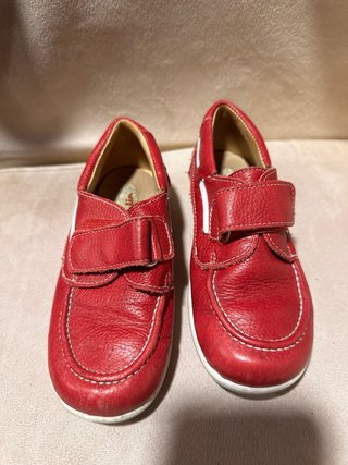 Zapatos tipo castellano rojos con velcro niño . 28