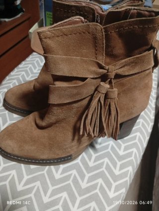 Botines de serraje con flecos