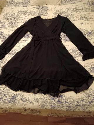 Vestido Negro con Volante