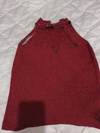 Blusa roja brillante