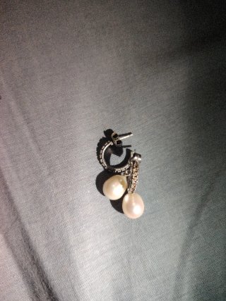 Pendientes de plata con perlas y diamantes.