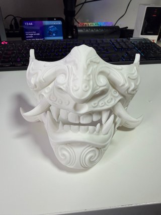 Máscara Halloween tipo Oni para pintar