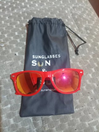 Gafas de sol rojas para niño