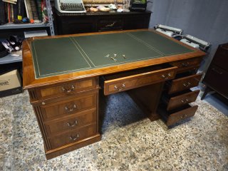 Mesa despacho de dirección alta calidad a estrenar