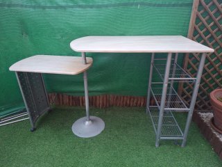 Mesa de cocina extensible con taburetes