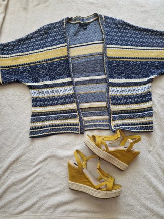 Conjunto de chaqueta y sandalias
