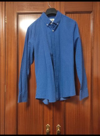 Camisa Azul con Estampado de Lunares