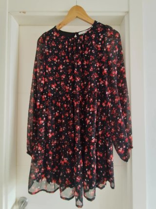 Vestido corto flores Pull & Bear