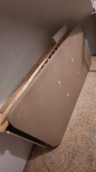 SE REGALA Cama con somier de madera 90cm