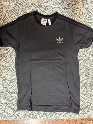 Camiseta adidas negra