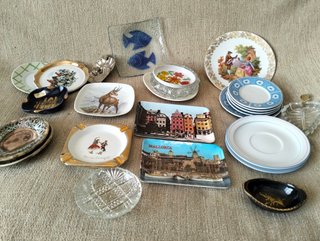 Lote de vajilla y decoración variada