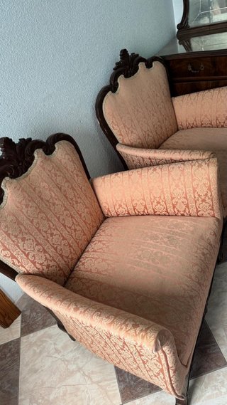 Sillón de madera clásica.