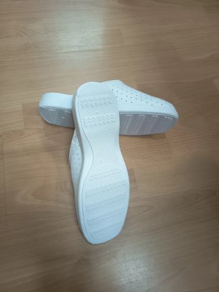 Zuecos Anatómicos Blancos