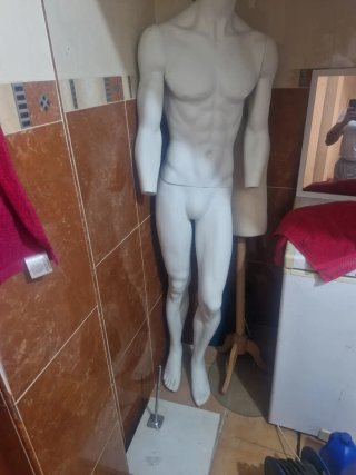 Maniquí masculino de cuerpo completo