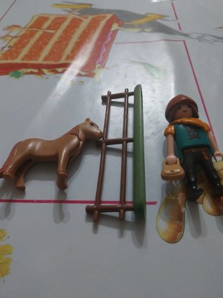 Playmobil hombre con pony