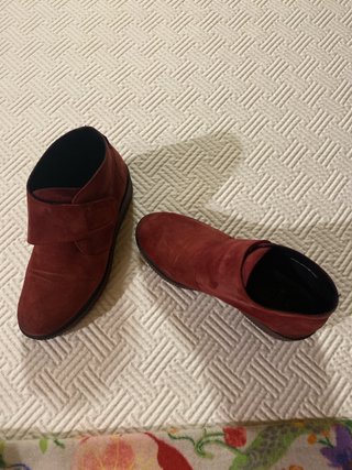 Botines de ante rojos