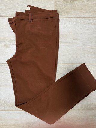 Pantalón pitillo marrón