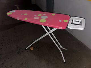 Tabla de planchar con funda estampada