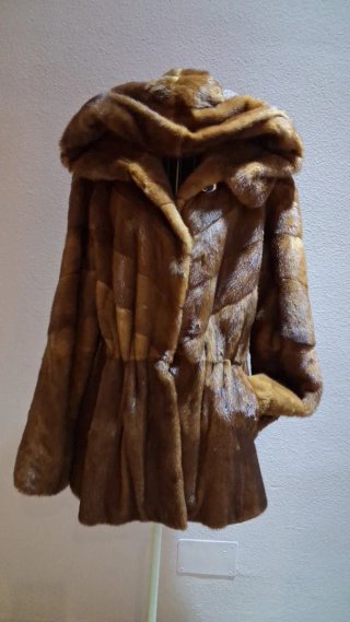 Chaqueta de Pelo con Capucha