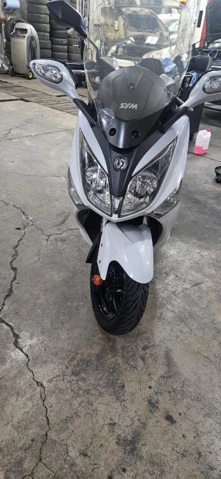 Scooter SYM Joymax Blanco