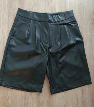 Bermuda de Polipiel Negra