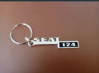 LLAVERO SEAT 124 (MAS FINO) DE METAL CROMADO