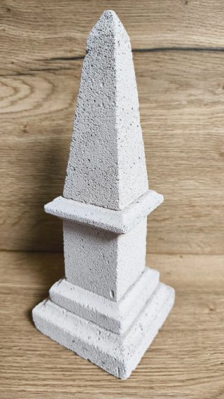 Réplica de Obelisco en Piedra Volcánica