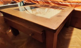 Mesa de centro de madera con cristal