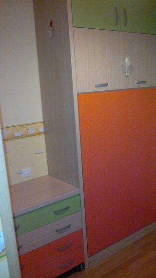 Cama abatible vertical con cajonera