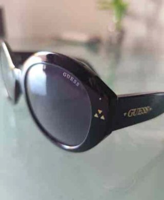 Gafas de sol Guess negras