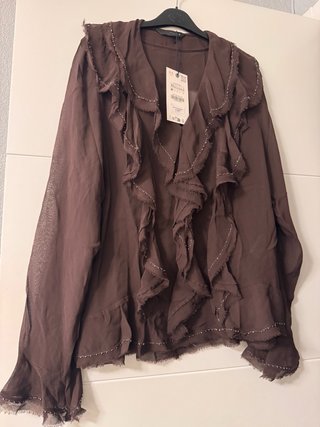 Blusa de volantes marrón Zara