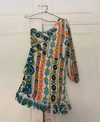 Vestido corto asimétrico estampado