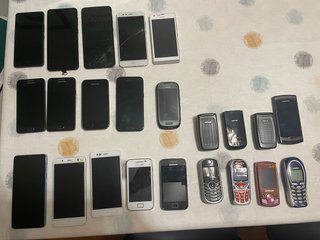 Lote de 22 teléfonos móviles antiguos