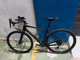 Bicicleta Gravel Giant Revolt Advanced 2