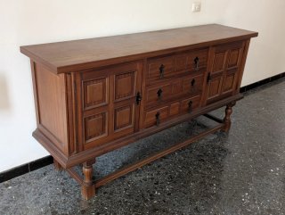 Aparador de madera clásico