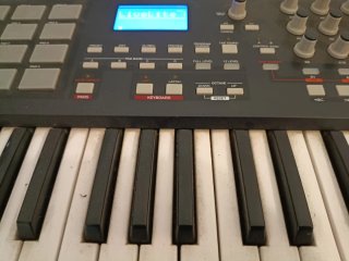 Akai MPK25 Teclado Controlador MIDI