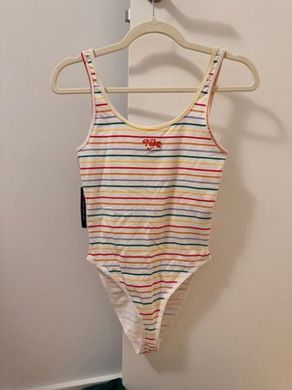 Body Nike de Rayas Nuevo con etiqueta