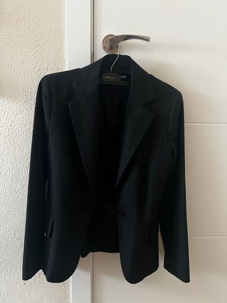 Americana Negra Zara con Hombreras