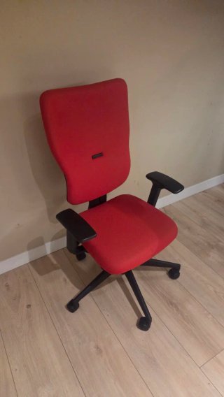 Silla de oficina Steelcase Lets'B roja