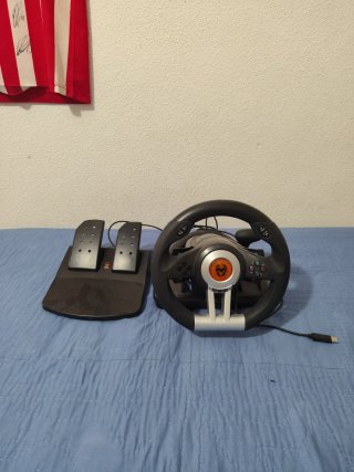 Volante Subsonic con Pedales