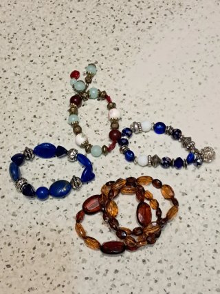 Set di 4 braccialetti