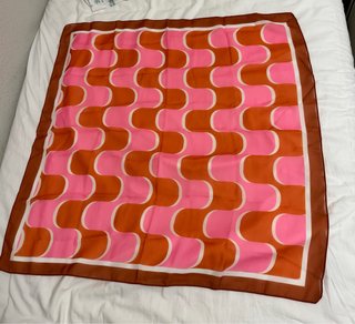 Pañuelo con Estampado Geométrico