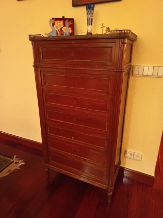 Cómoda Antigua de Madera