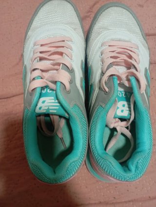 Zapatillas Blancas y Turquesa