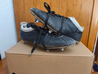 Botas de fútbol retro negras