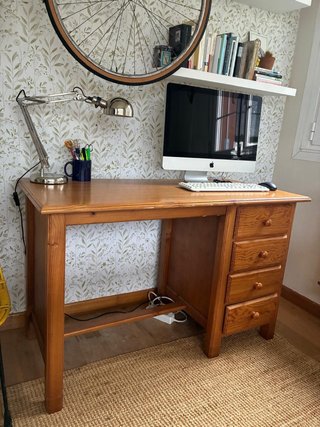 Mesa de Escritorio de Madera con Cajones